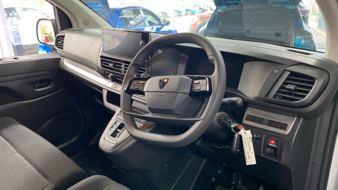 Peugeot Expert E-Standard 1000 100kW 75kWh Professional Premium + Van Auto - Image 11